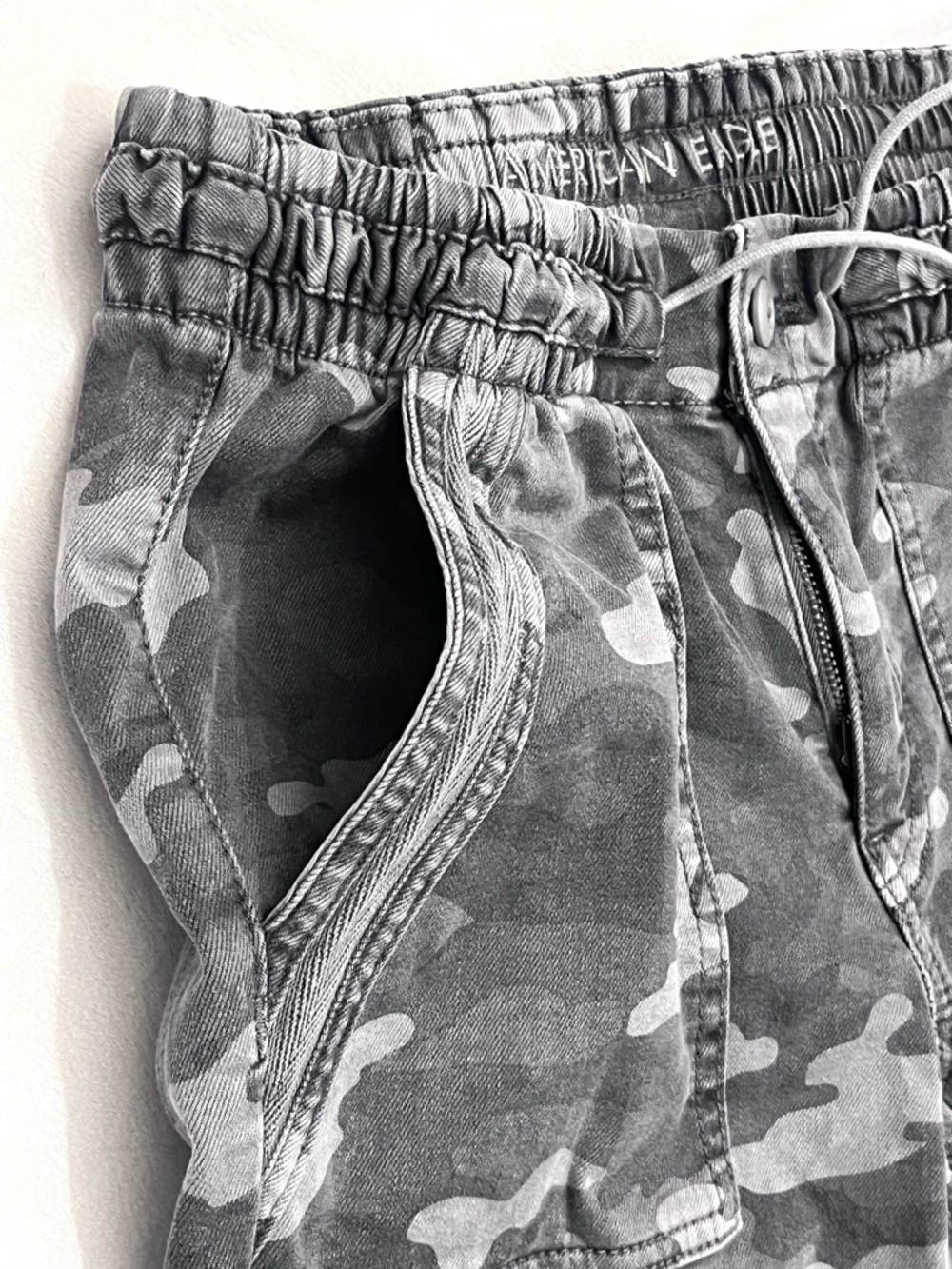 American Eagle Outfitters Gray Camouflage Drawstring Joggers with Pockets - Picture 16 of 16